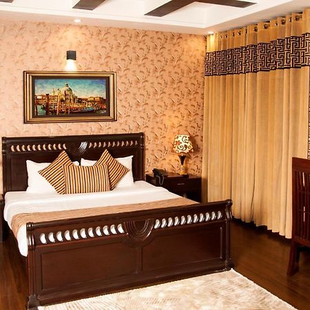 Royal Elegance Hotel Lahore Esterno foto