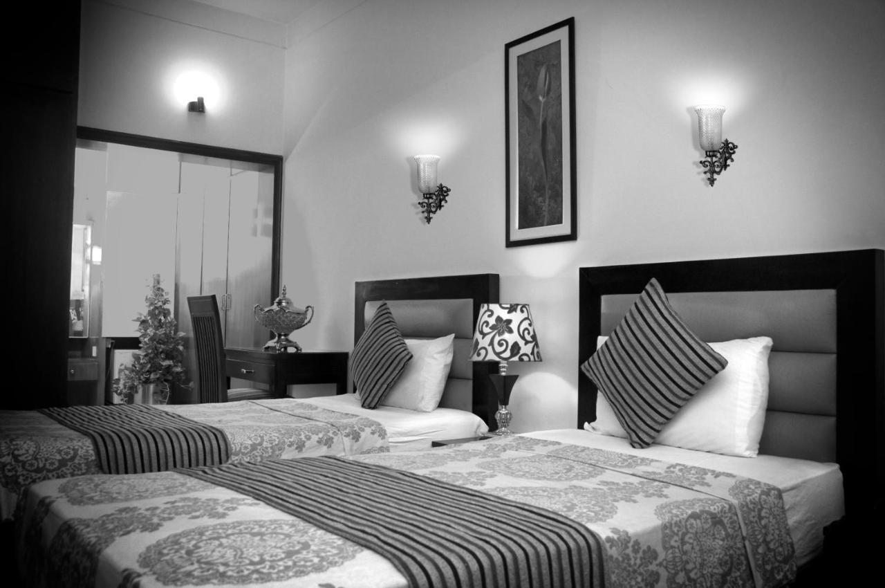 Royal Elegance Hotel Lahore Esterno foto