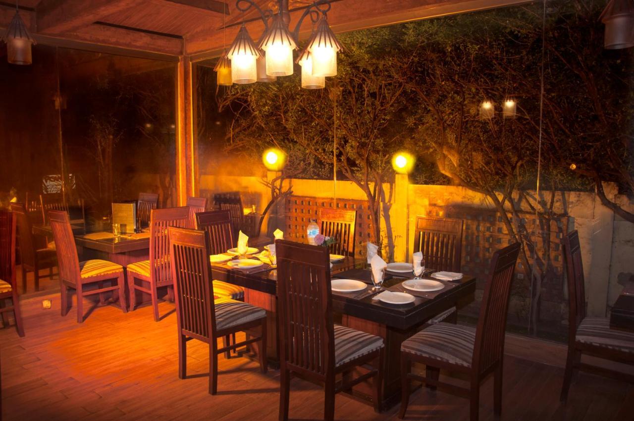 Royal Elegance Hotel Lahore Esterno foto