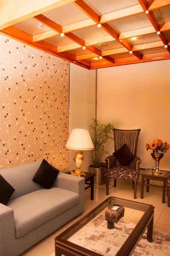 Royal Elegance Hotel Lahore Esterno foto