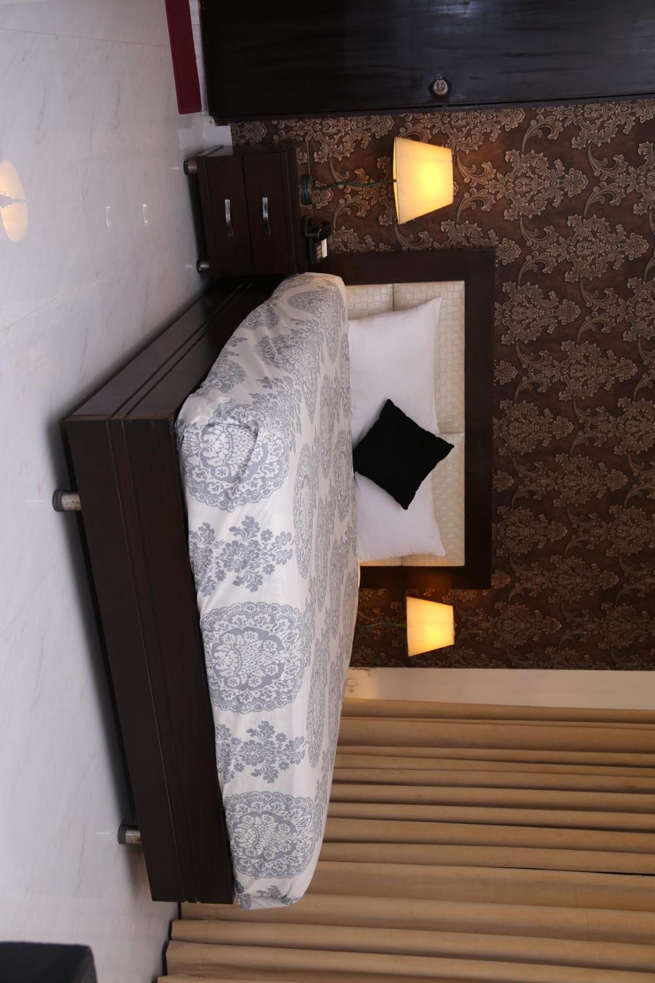Royal Elegance Hotel Lahore Esterno foto