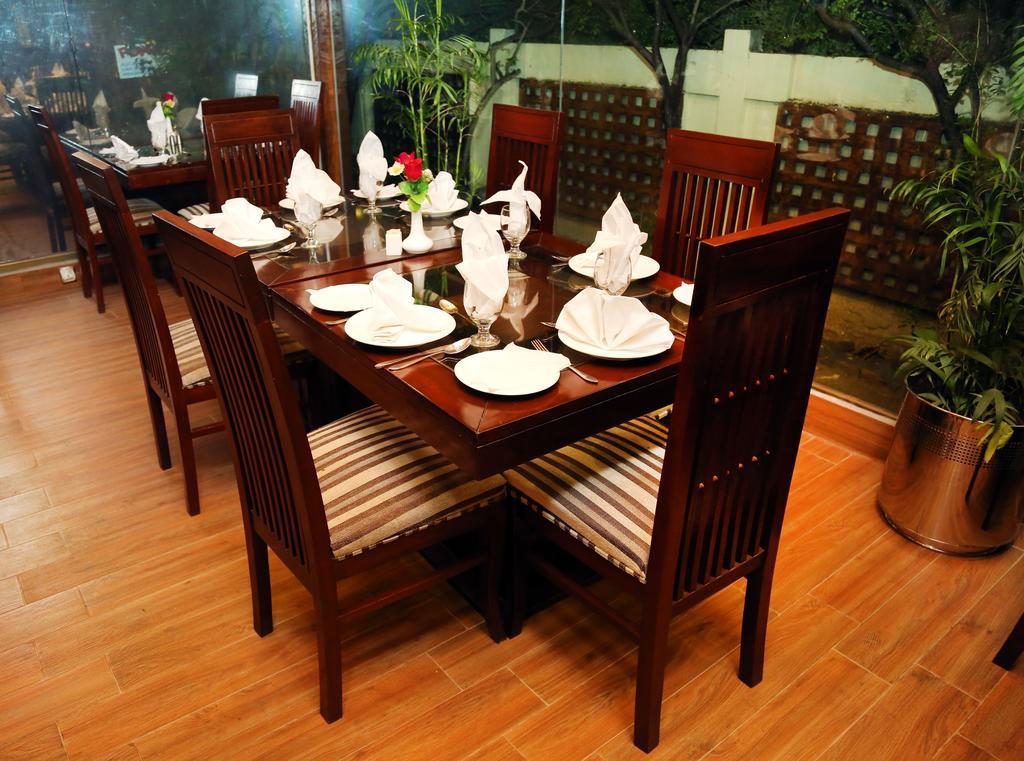 Royal Elegance Hotel Lahore Esterno foto