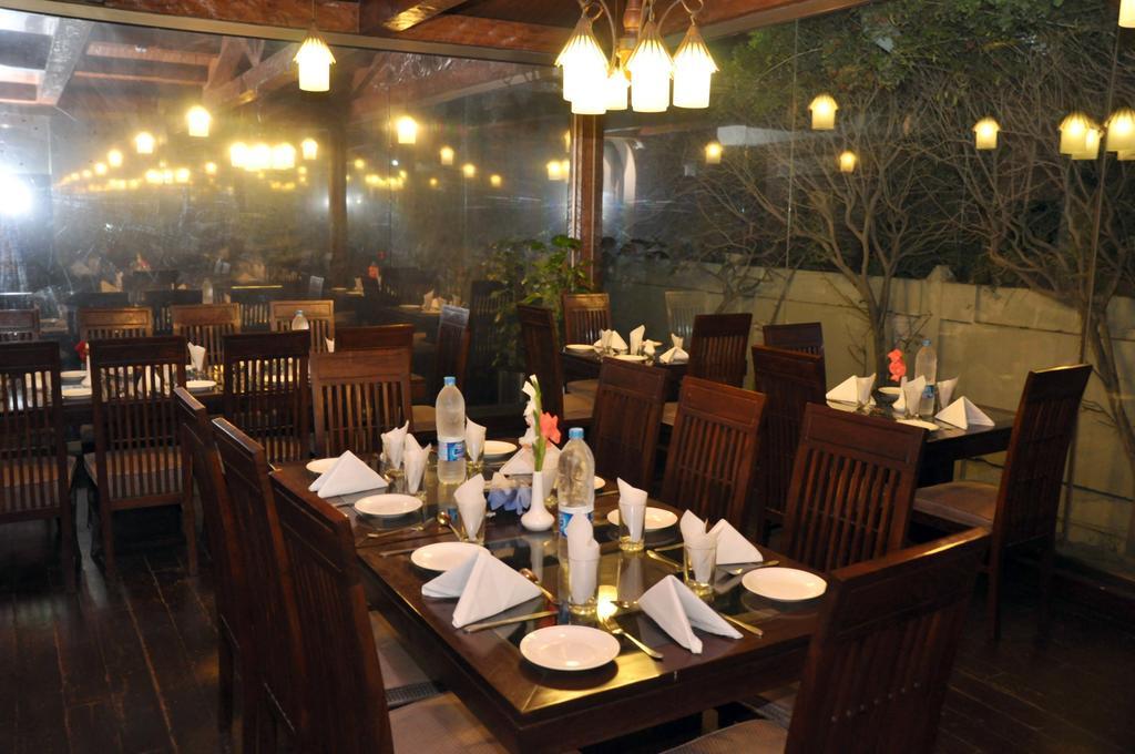 Royal Elegance Hotel Lahore Esterno foto