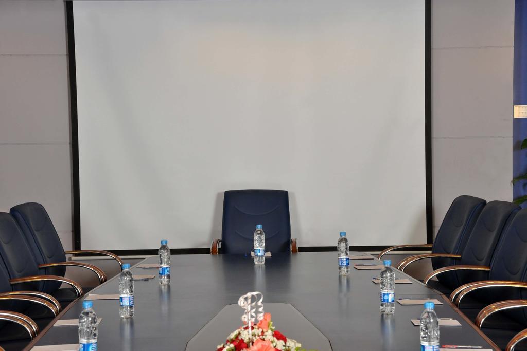 Royal Elegance Hotel Lahore Esterno foto